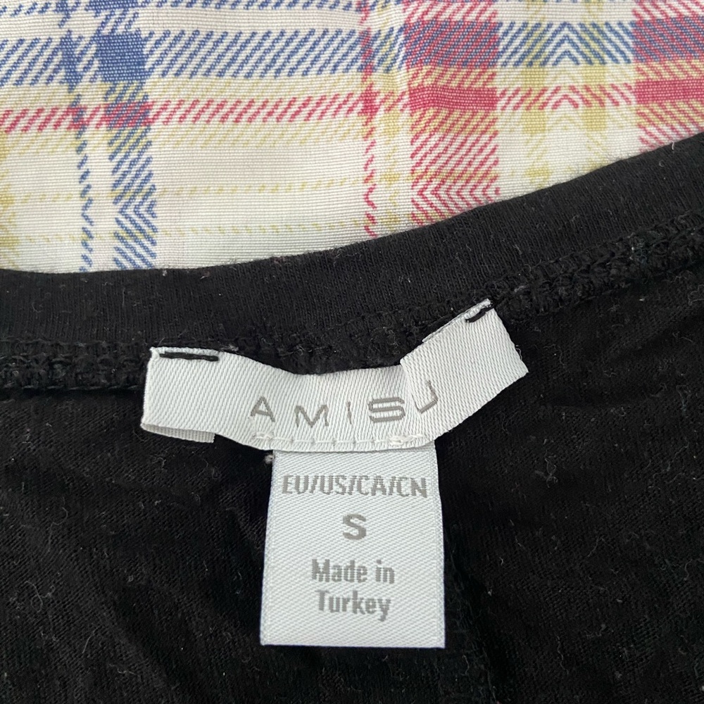 Basic black tee - Picture 3 of 3